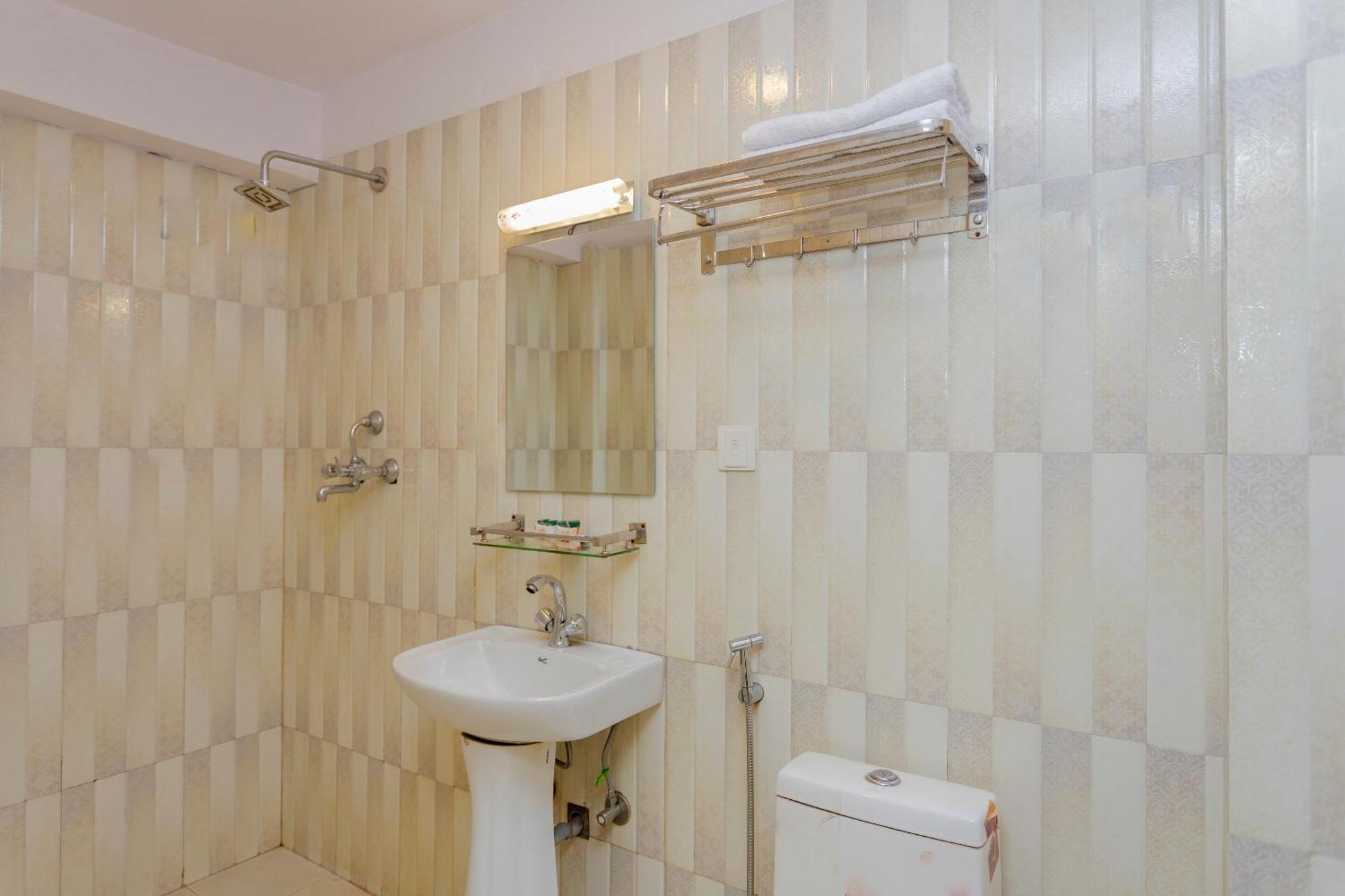 Oyo 795 Hotel Holiday Inn Κατμαντού Εξωτερικό φωτογραφία