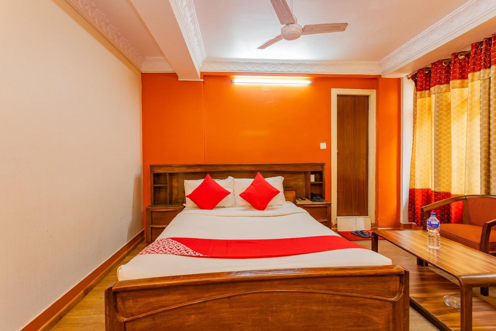 Oyo 795 Hotel Holiday Inn Κατμαντού Εξωτερικό φωτογραφία